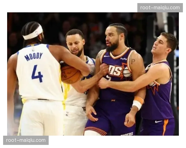 勇士传切体系转型挡拆进攻 科尔临场调整打破魔术防守部署