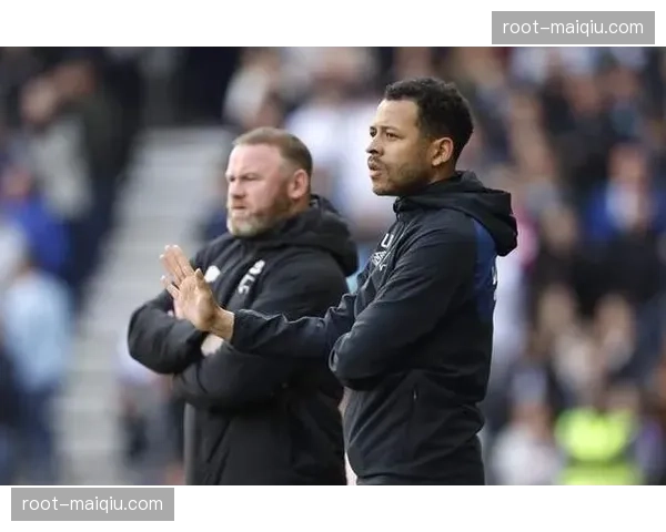 切尔西遭遇后防线大面积伤停,罗塞尼尔临场调整面临考验 切尔西遭遇后防线大面积伤停,罗塞尼尔临场调整面临考验