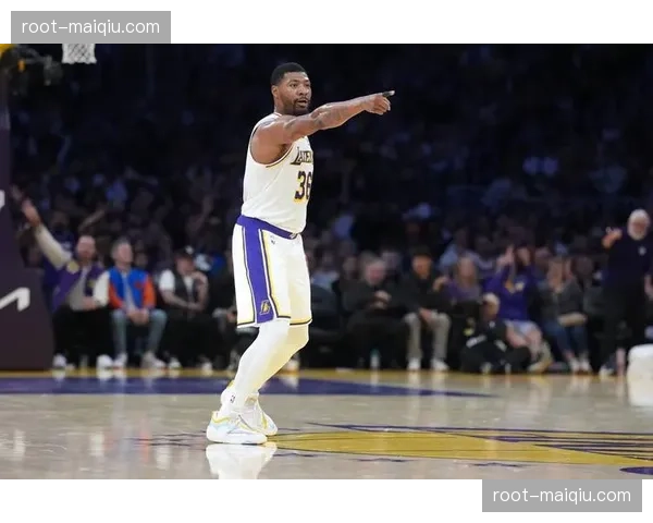 斯玛特关键三分命中拉开8分差距，湖人火箭G2决胜时刻外线投射